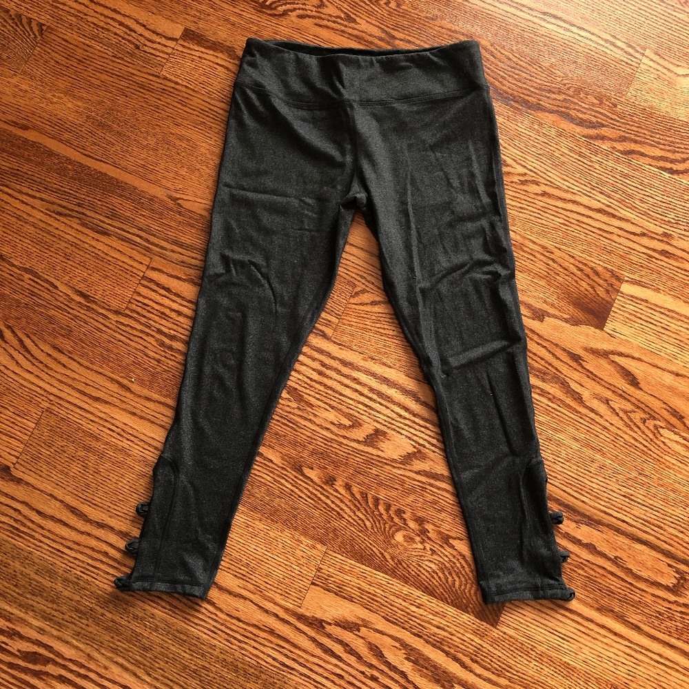 b. Boutique by evergreen cropped leggings